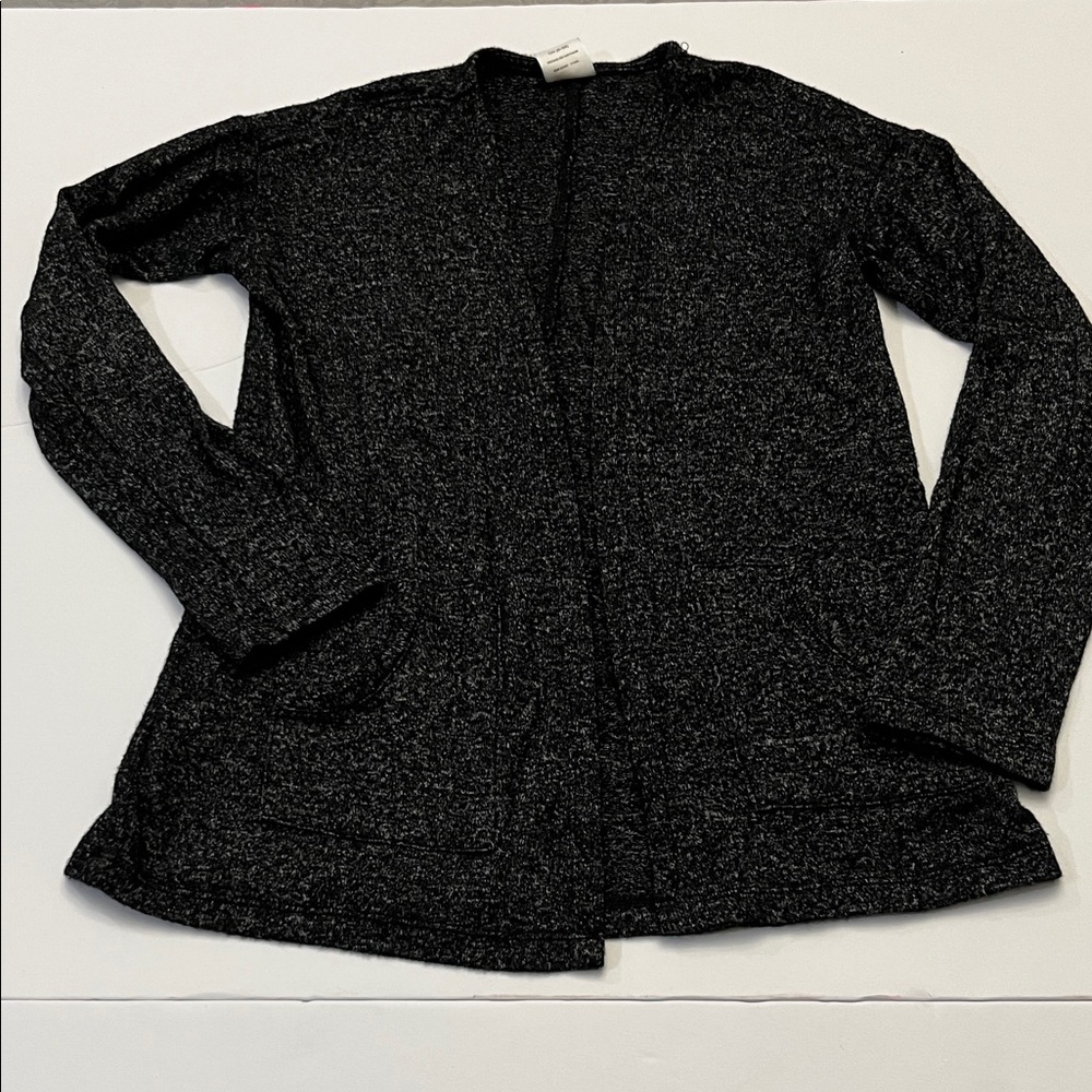 Girls Black and White Sweater Super Soft Comfy Cozy Great Condition minimalist